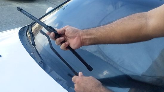 How to Remove Windshield Wiper Blade