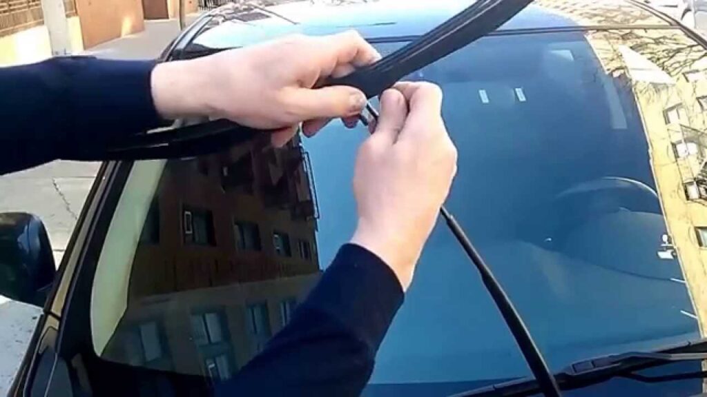 How to Change Wiper Blades on Mitsubishi Outlander