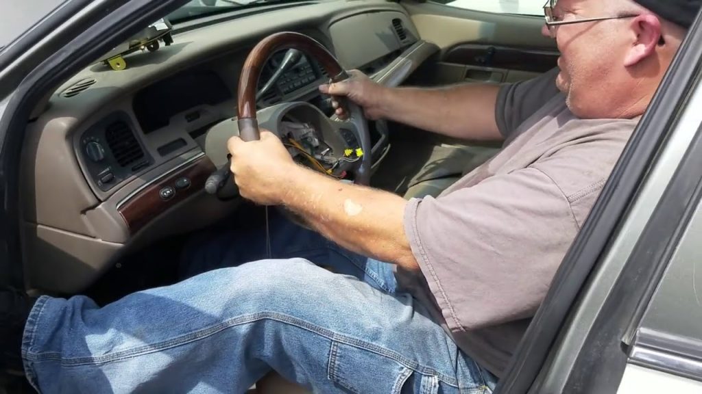 How to Remove a Steering Wheel Without a Puller