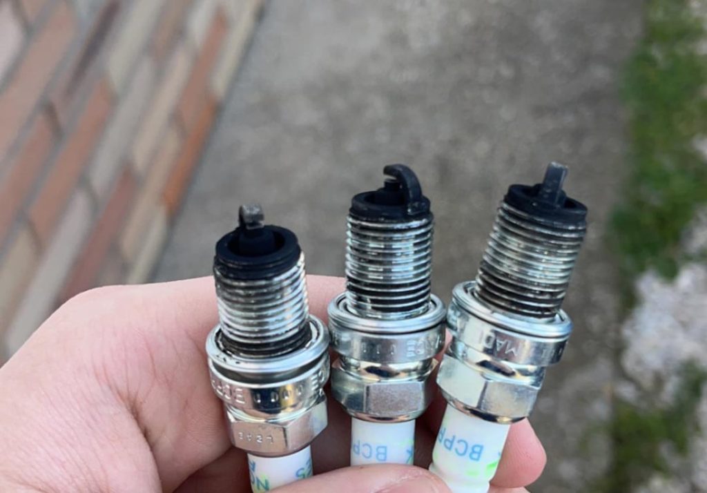What Causes Carbon Build Up on a Spark Plug