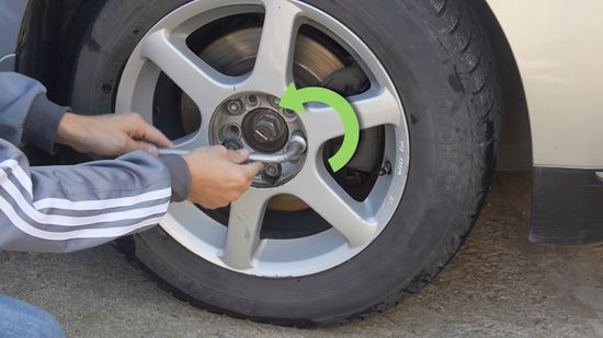 How to Remove Lug Nuts