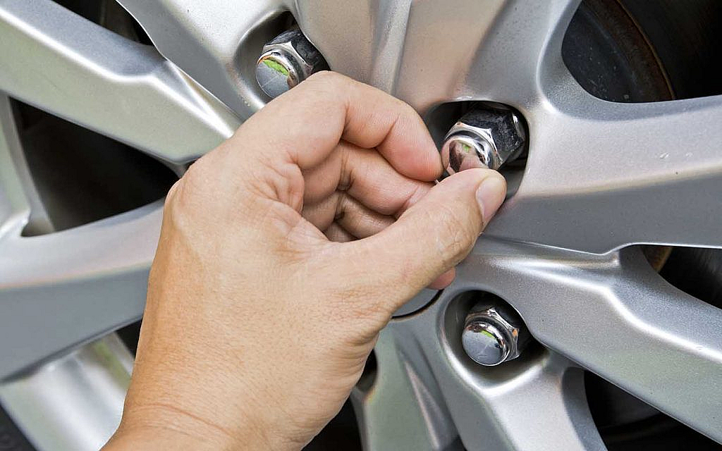 What Causes Lug Nuts to Break off