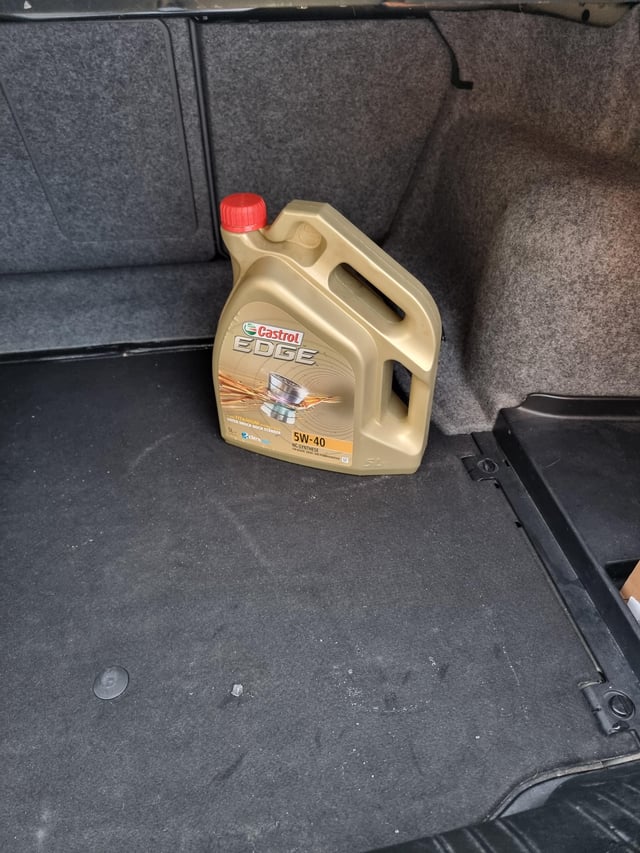 Is It Safe to Keep Motor Oil in the Trunk